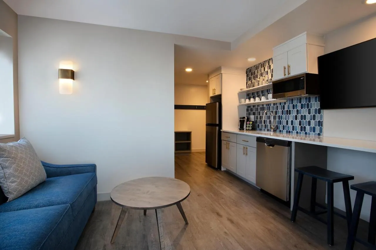 Fenwick Shores, Tapestry Collection By Hilton Hotel 4*